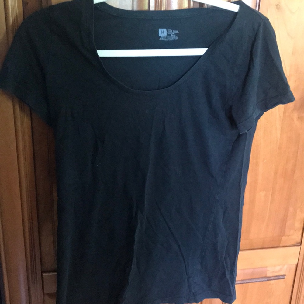 Plain black tee - Picture 2 of 2
